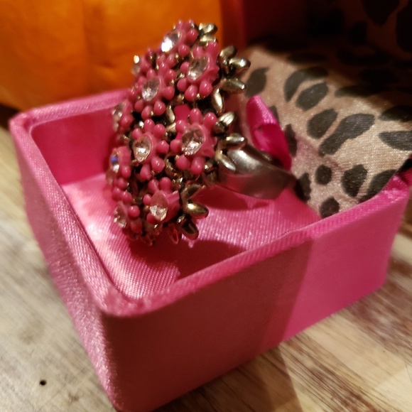 Betsy Johnson ring - Picture 4 of 4